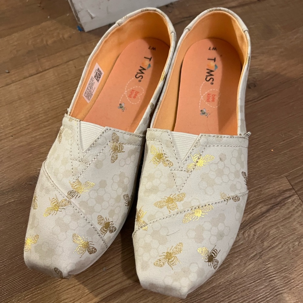 Bumble bee Toms